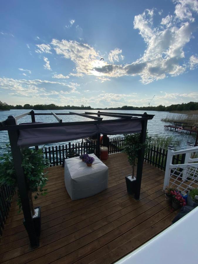 Lodge On The Lake At Lakeside Holiday Park Чичестер Экстерьер фото